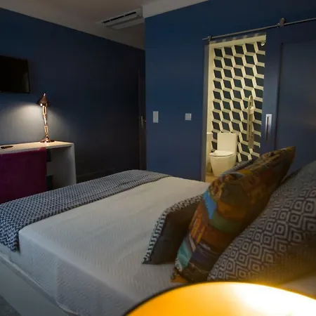 Zigzag Hostal *