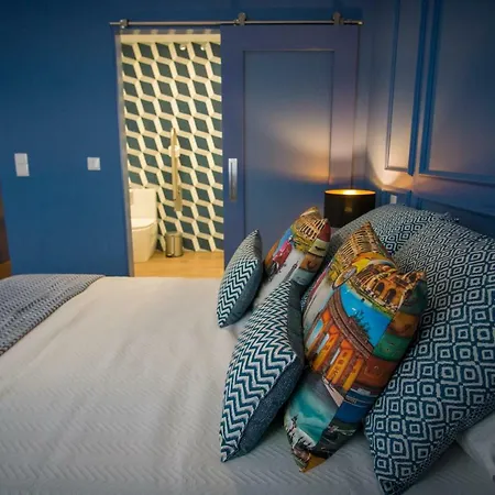 Zigzag Hostal *