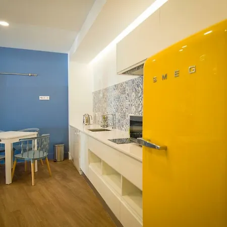 Zigzag Hostal *