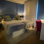 Zigzag Hostal *