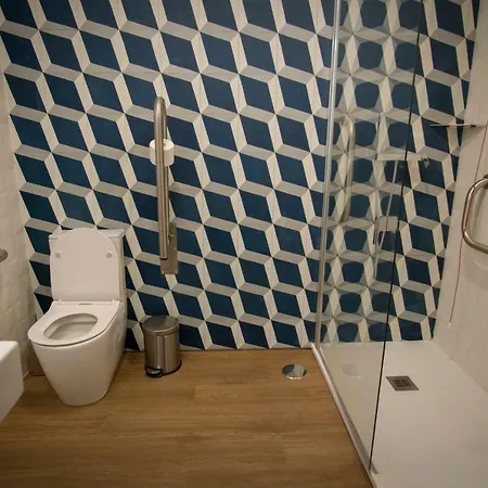 Zigzag Hostel *