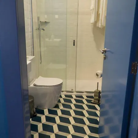 Zigzag Hostel *